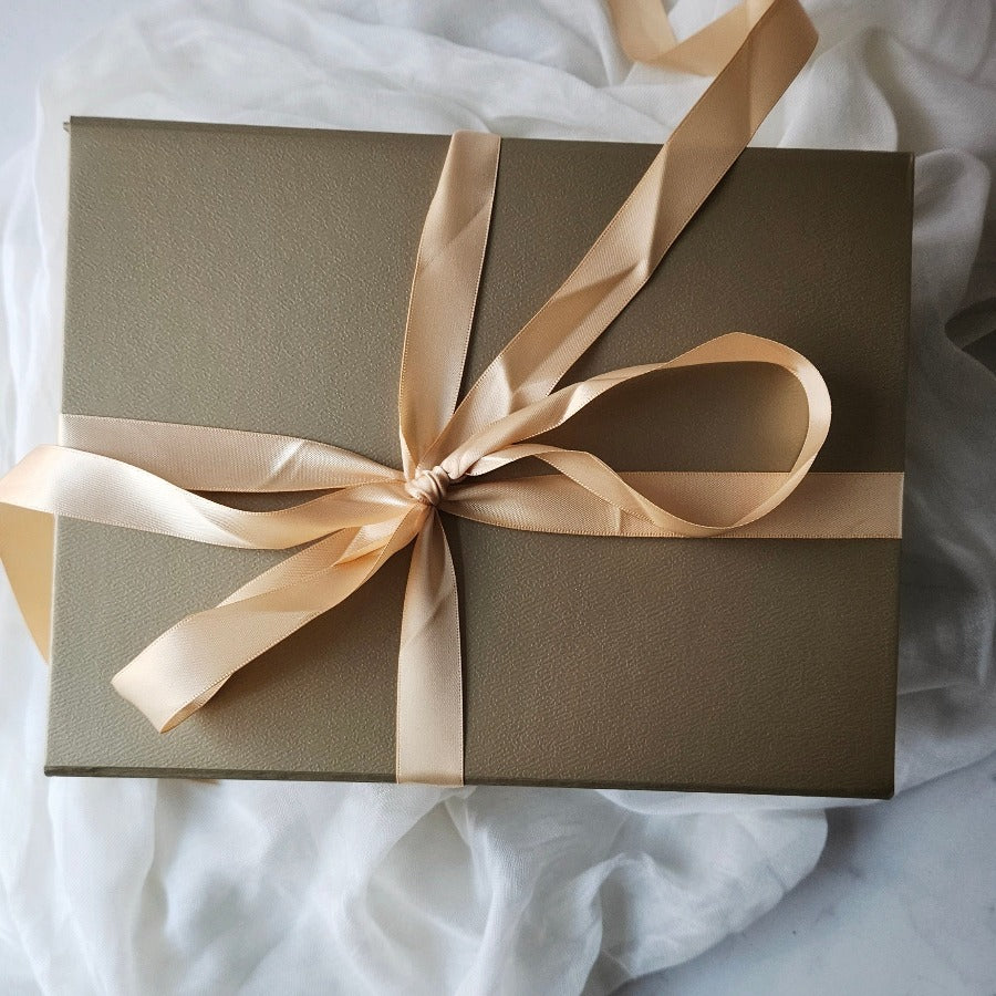 Deluxe Magnetic Closing Gift Box